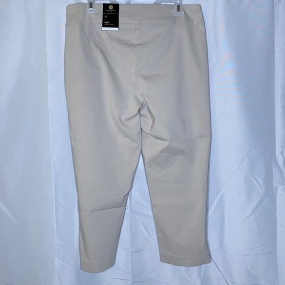 JM Collection Plus Size Capri Pants - Picture 4 of 8